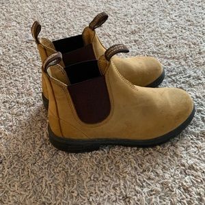 Blundstones